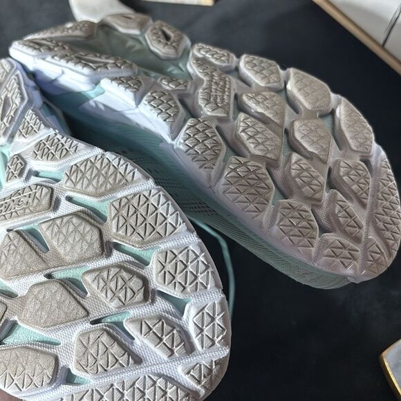 Hoka one one women’s Clifton edge running active shoes 9.5 responsive shoe - Picture 5 of 7